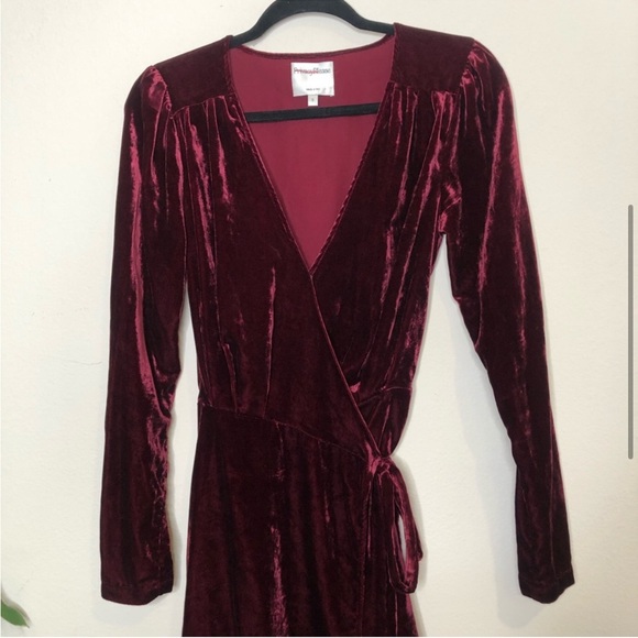 💜 Privacy Please X Revolve Astro Velvet Dress - Picture 3 of 11